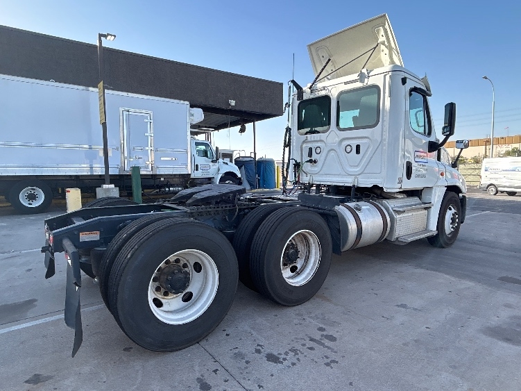 2019 Freightliner Cascadia in Phoenix, AZ — photo 7