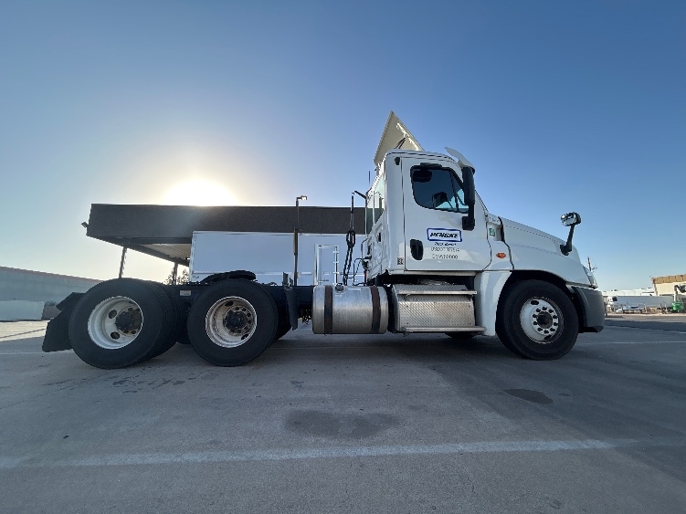 2019 Freightliner Cascadia in Phoenix, AZ — photo 8