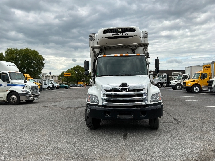 2019 Hino 268 in Harrisburg, PA — photo 2