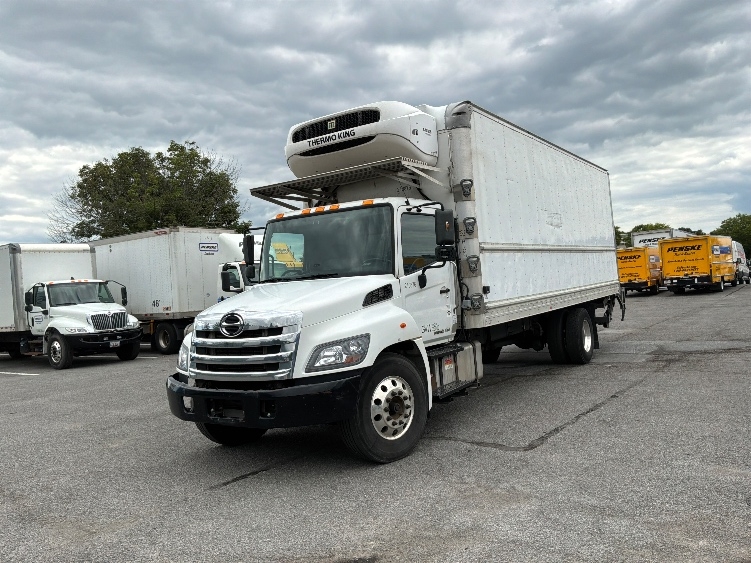 2019 Hino 268 in Harrisburg, PA — photo 3