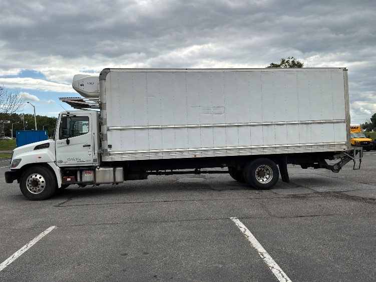 2019 Hino 268 in Harrisburg, PA — photo 4