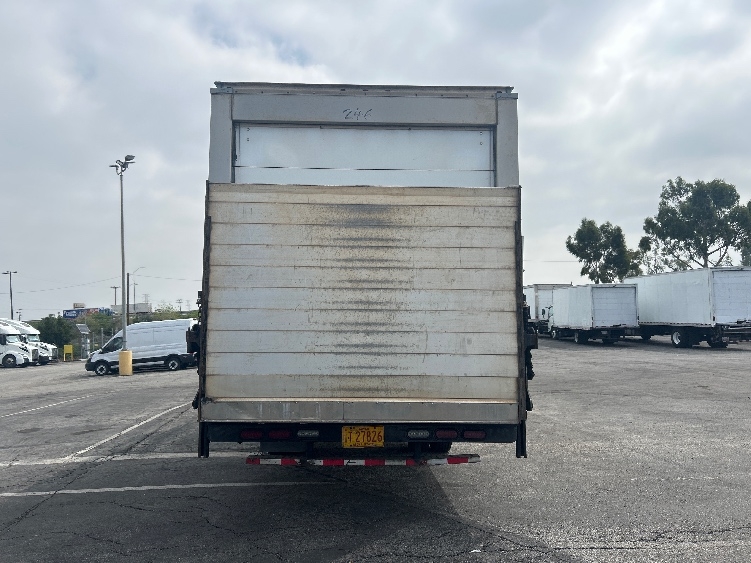 2019 Isuzu NQR in La Mirada, CA — photo 7