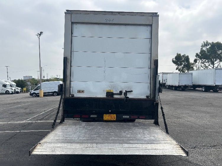 2019 Isuzu NQR in La Mirada, CA — photo 8