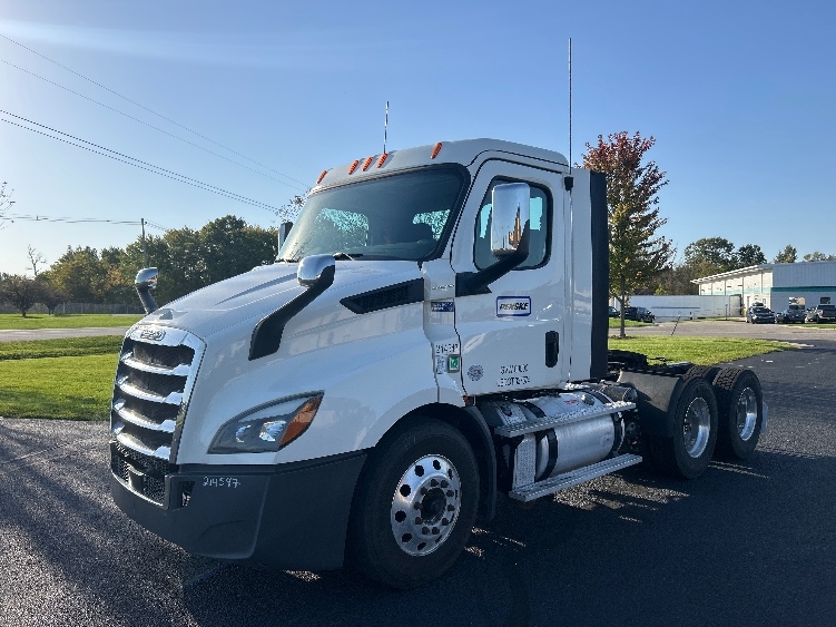 2019 Freightliner Cascadia in Holland, MI — photo 3