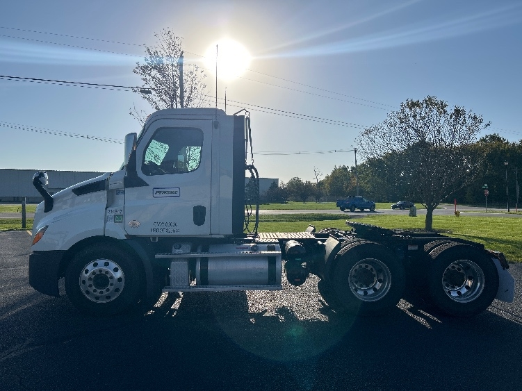2019 Freightliner Cascadia in Holland, MI — photo 4