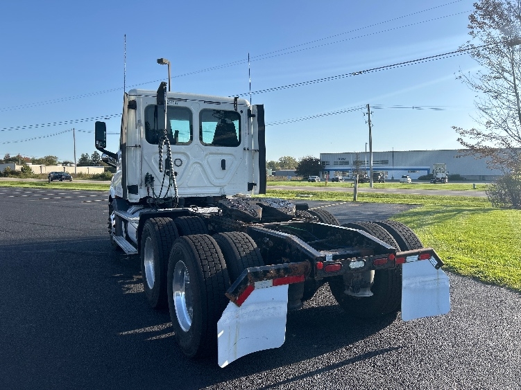 2019 Freightliner Cascadia in Holland, MI — photo 5