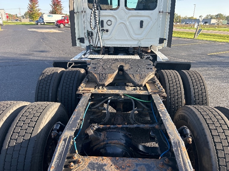 2019 Freightliner Cascadia in Holland, MI — photo 6