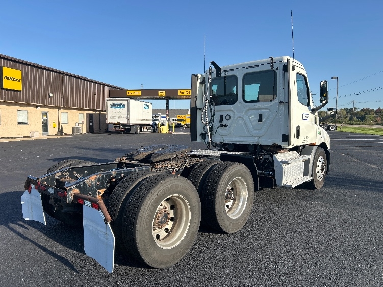 2019 Freightliner Cascadia in Holland, MI — photo 7