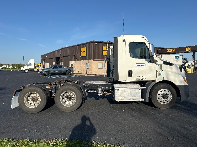 2019 Freightliner Cascadia in Holland, MI — photo 8