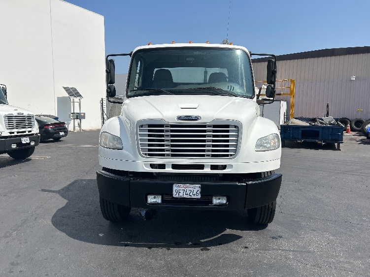 2019 Freightliner eM2 in Torrance, CA — photo 2