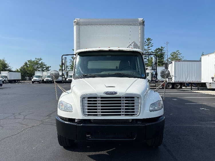 2019 Freightliner eM2 in Sterling, VA — photo 2