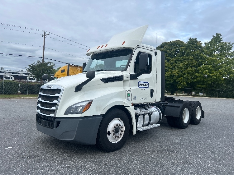 2019 Freightliner Cascadia in Greensboro, NC — photo 3