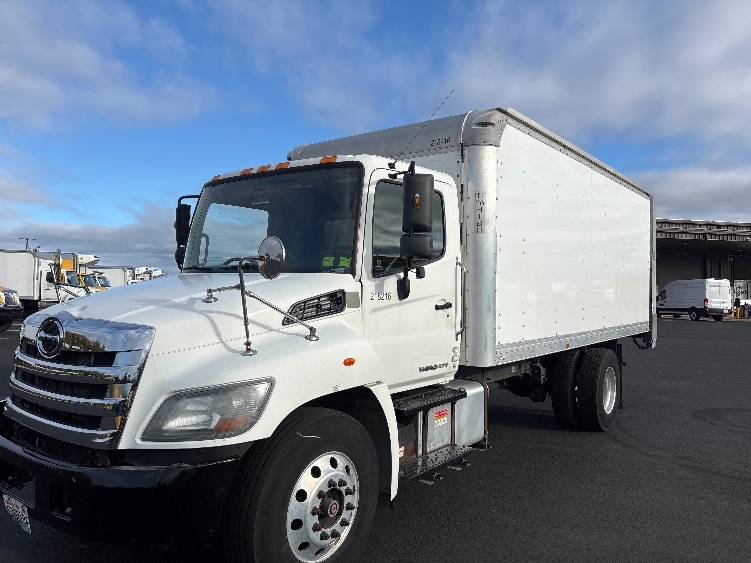 2019 Hino 338 in Everett, WA — photo 3