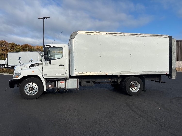2019 Hino 338 in Everett, WA — photo 4