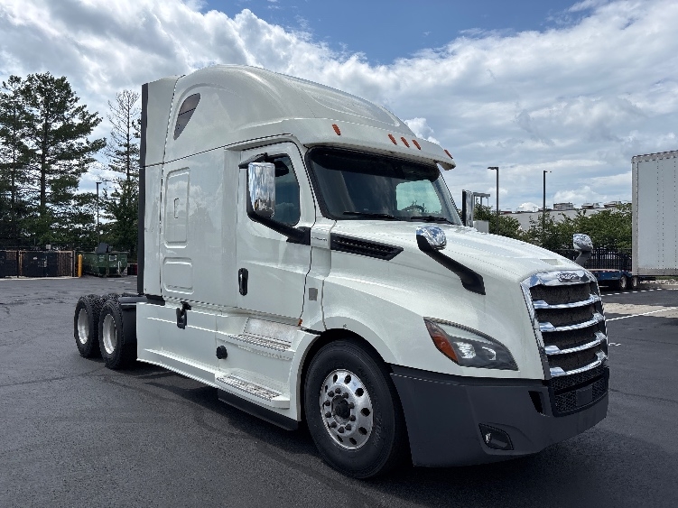 2019 Freightliner Cascadia in Sterling, VA