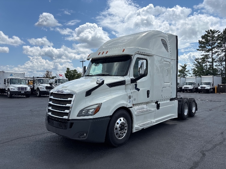 2019 Freightliner Cascadia in Sterling, VA — photo 3