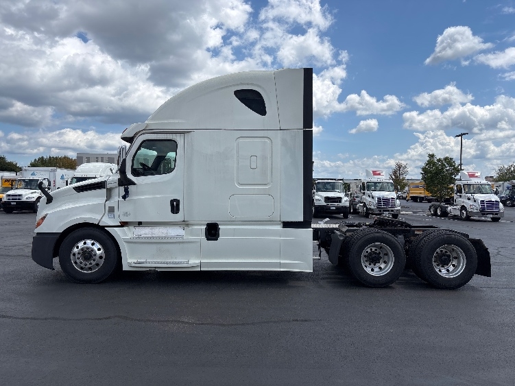 2019 Freightliner Cascadia in Sterling, VA — photo 4
