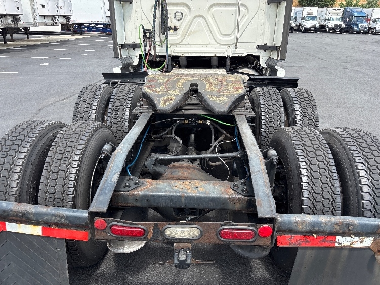 2019 Freightliner Cascadia in Sterling, VA — photo 6
