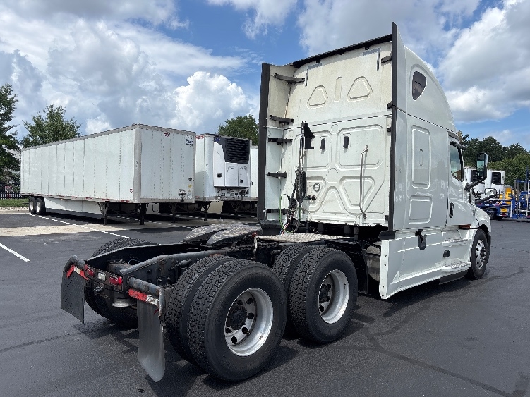 2019 Freightliner Cascadia in Sterling, VA — photo 7