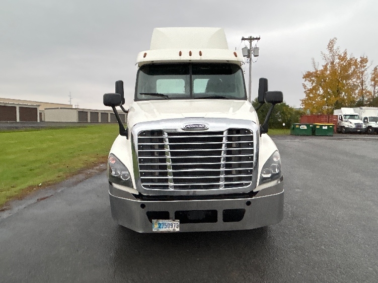 2019 Freightliner Cascadia in Watertown, NY — photo 2