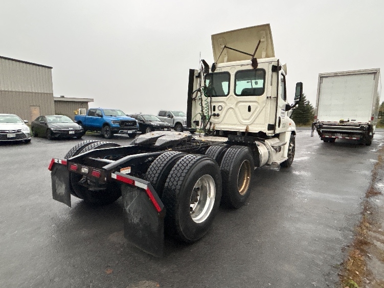 2019 Freightliner Cascadia in Watertown, NY — photo 7