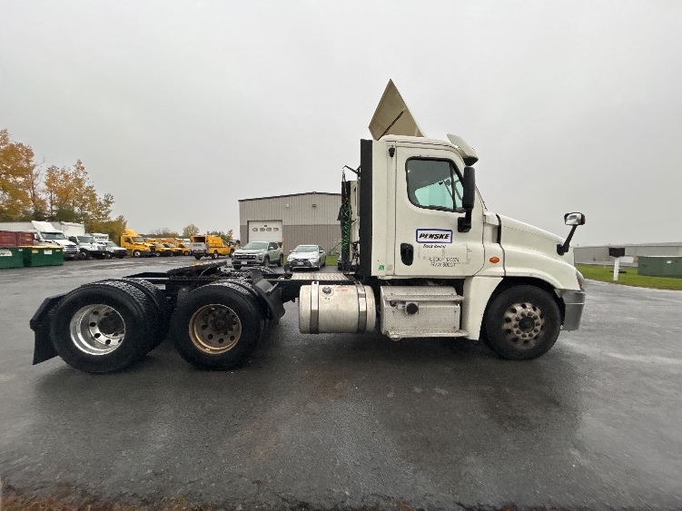2019 Freightliner Cascadia in Watertown, NY — photo 8