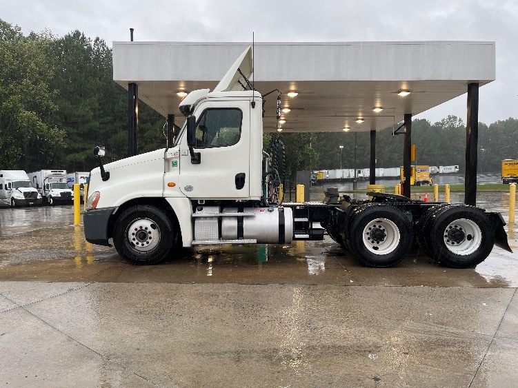2019 Freightliner Cascadia in Forest Park, GA — photo 4