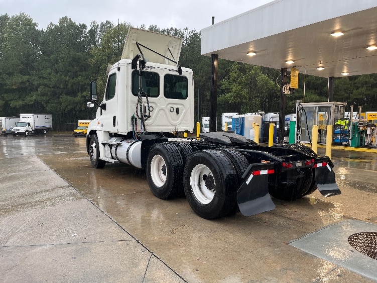 2019 Freightliner Cascadia in Forest Park, GA — photo 5