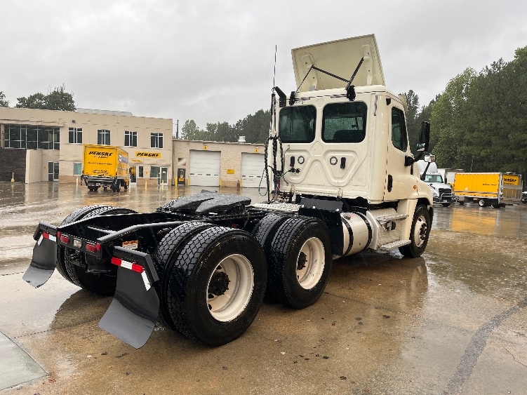 2019 Freightliner Cascadia in Forest Park, GA — photo 7