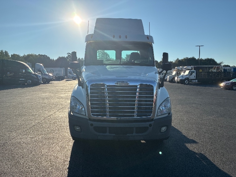2019 Freightliner Cascadia in Concord, NC — photo 2