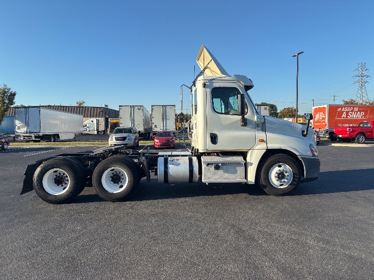 2019 Freightliner Cascadia in Concord, NC — photo 8