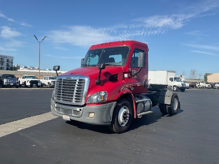 2019 Freightliner Cascadia in Torrance, CA — photo 3