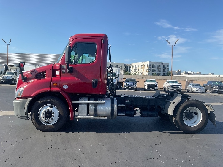 2019 Freightliner Cascadia in Torrance, CA — photo 4