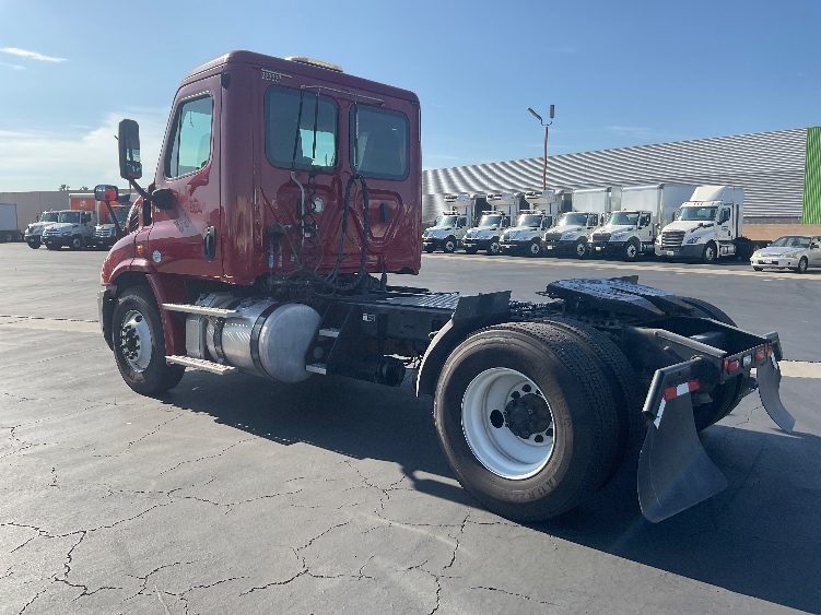 2019 Freightliner Cascadia in Torrance, CA — photo 5
