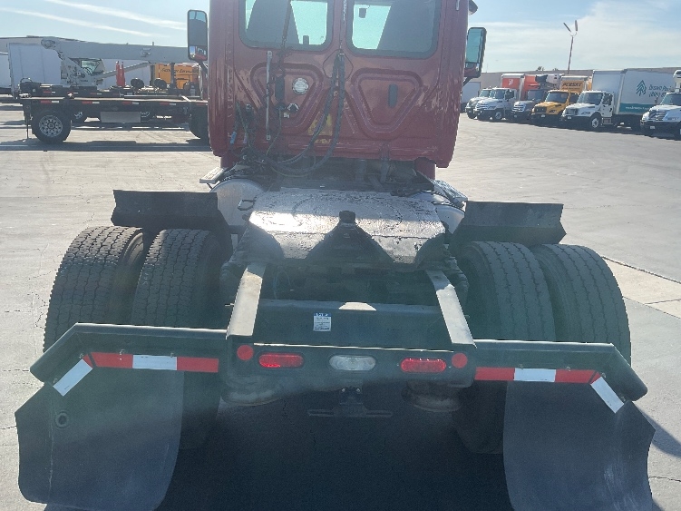2019 Freightliner Cascadia in Torrance, CA — photo 6