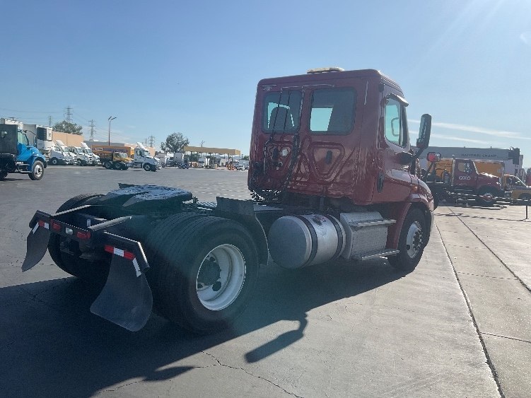 2019 Freightliner Cascadia in Torrance, CA — photo 7