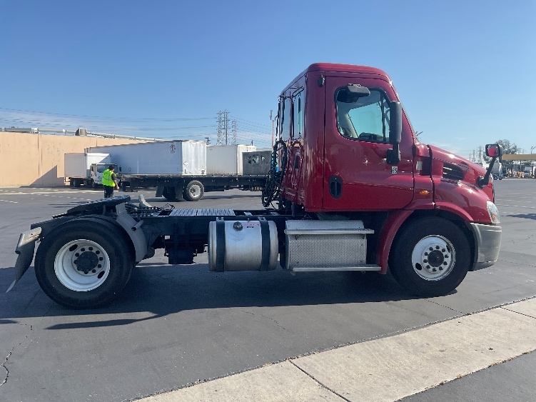 2019 Freightliner Cascadia in Torrance, CA — photo 8