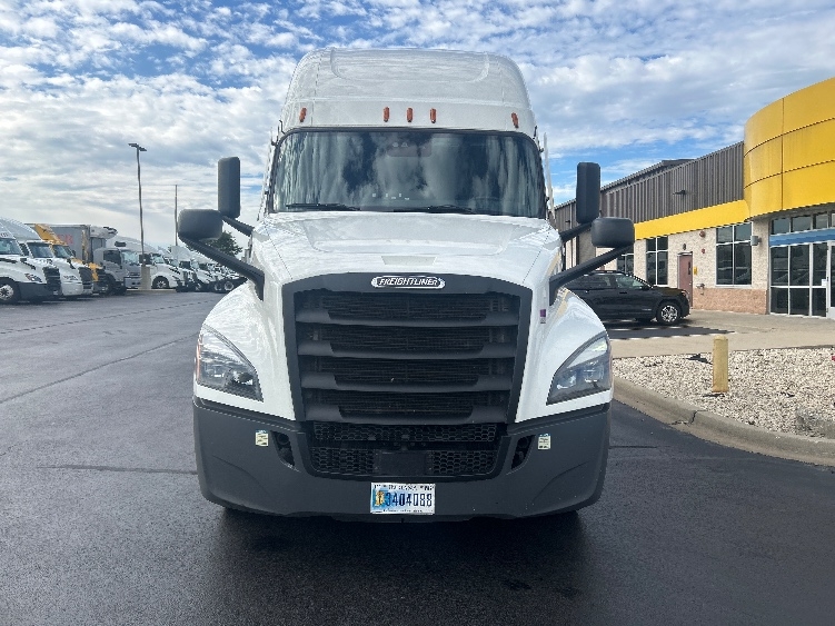 2024 Freightliner Cascadia in Sun Valley, CA — photo 2