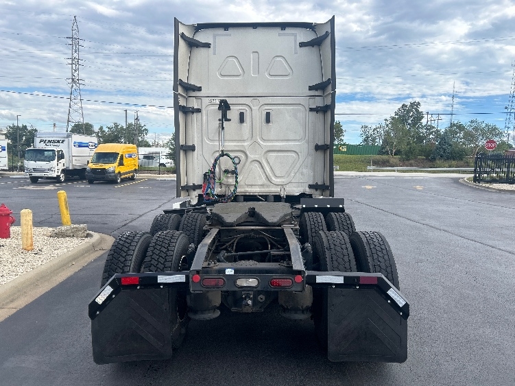 2024 Freightliner Cascadia in Sun Valley, CA — photo 6