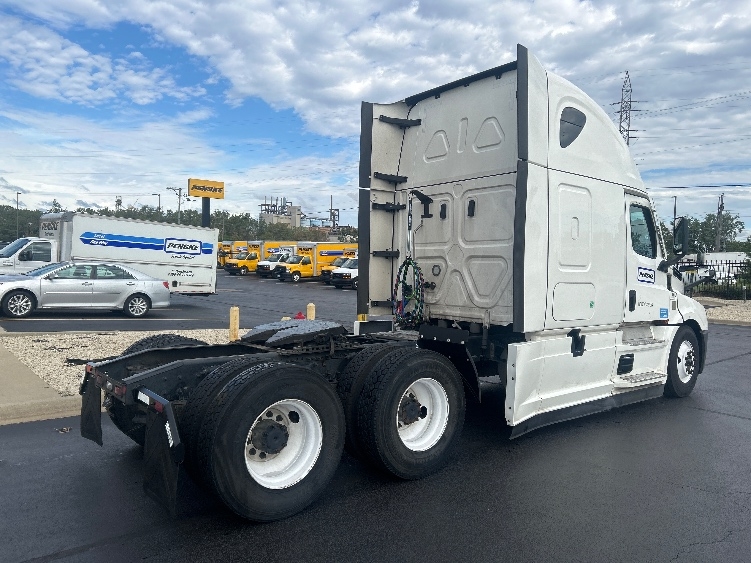 2024 Freightliner Cascadia in Sun Valley, CA — photo 7