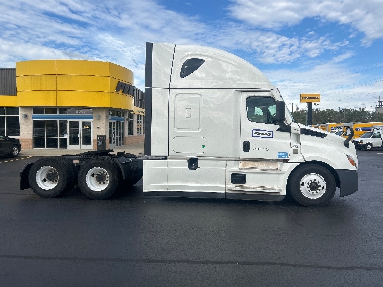 2024 Freightliner Cascadia in Sun Valley, CA — photo 8