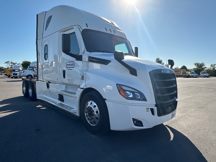 2022 Freightliner Cascadia in Ontario, CA