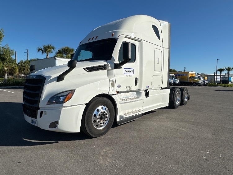 2022 Freightliner Cascadia in Ontario, CA — photo 3