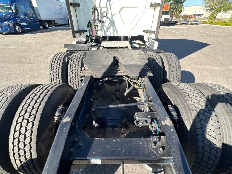 2022 Freightliner Cascadia in Ontario, CA — photo 6
