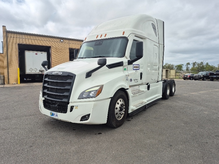 2022 Freightliner Cascadia in Kansas City, MO — photo 3
