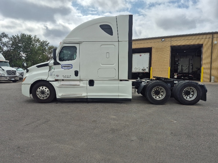 2022 Freightliner Cascadia in Kansas City, MO — photo 4