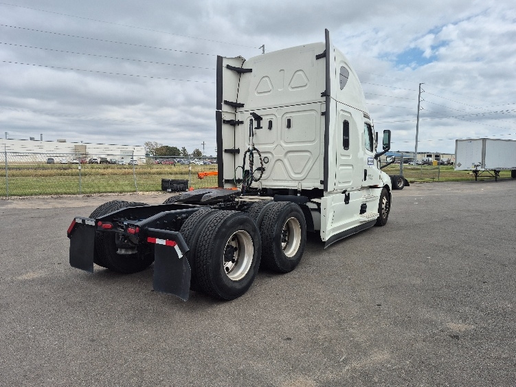 2022 Freightliner Cascadia in Kansas City, MO — photo 7