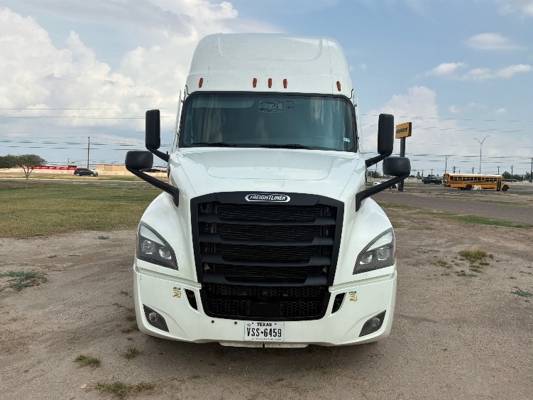 2022 Freightliner Cascadia in San Antonio, TX — photo 2
