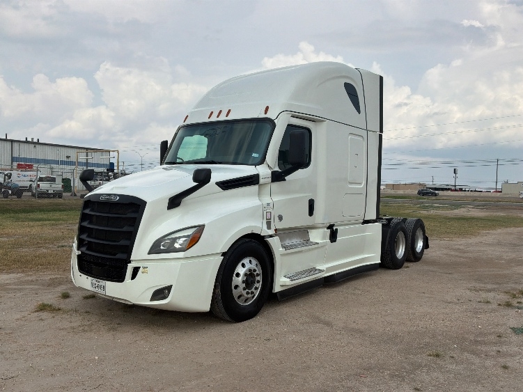 2022 Freightliner Cascadia in San Antonio, TX — photo 3