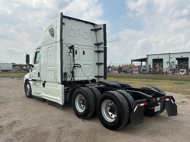 2022 Freightliner Cascadia in San Antonio, TX — photo 5